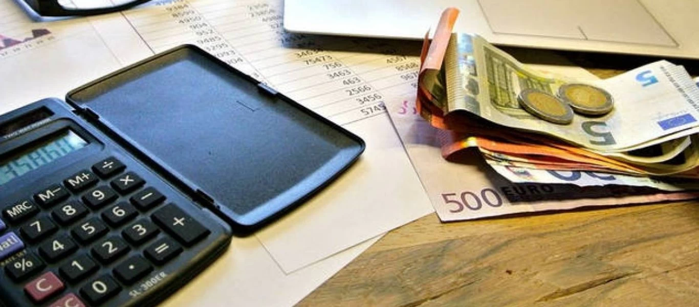 Μετά τις μειώσεις σε ΕΝΦΙΑ και εισφορά αλληλεγγύης μειώνεται και το τέλος επιτηδεύματος